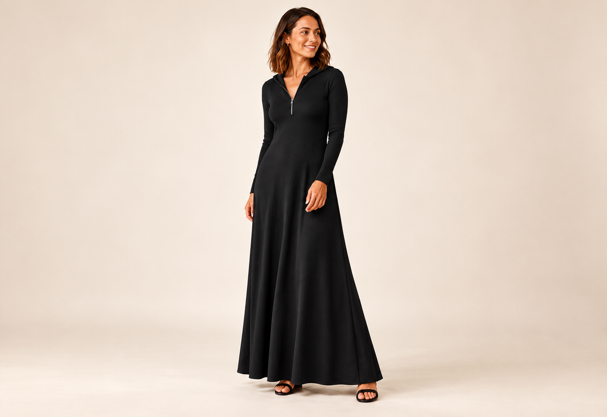 Vestido largo de punto acanalado con capucha — foto de catálogo
